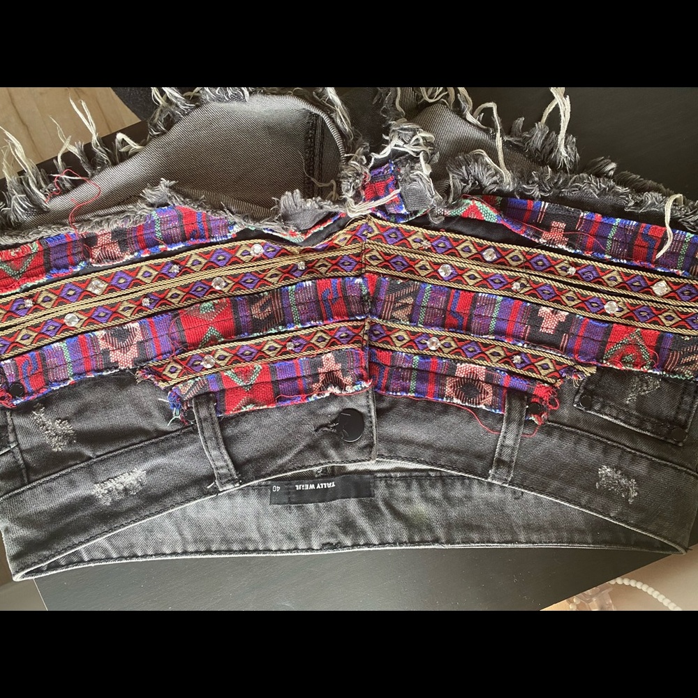 Black Jeans Short, ripped and color print